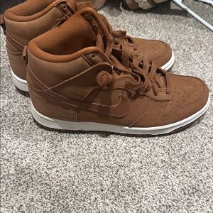 Nike Women’s Brown Dunks